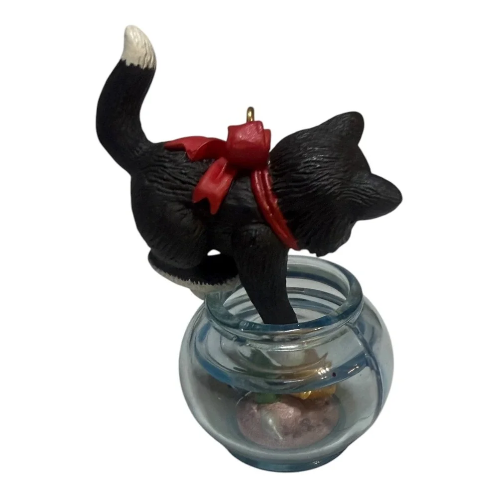 1999 Hallmark Keepsake Mischievous Kittens Ornament Tuxedo Cat Fishbowl QX6427